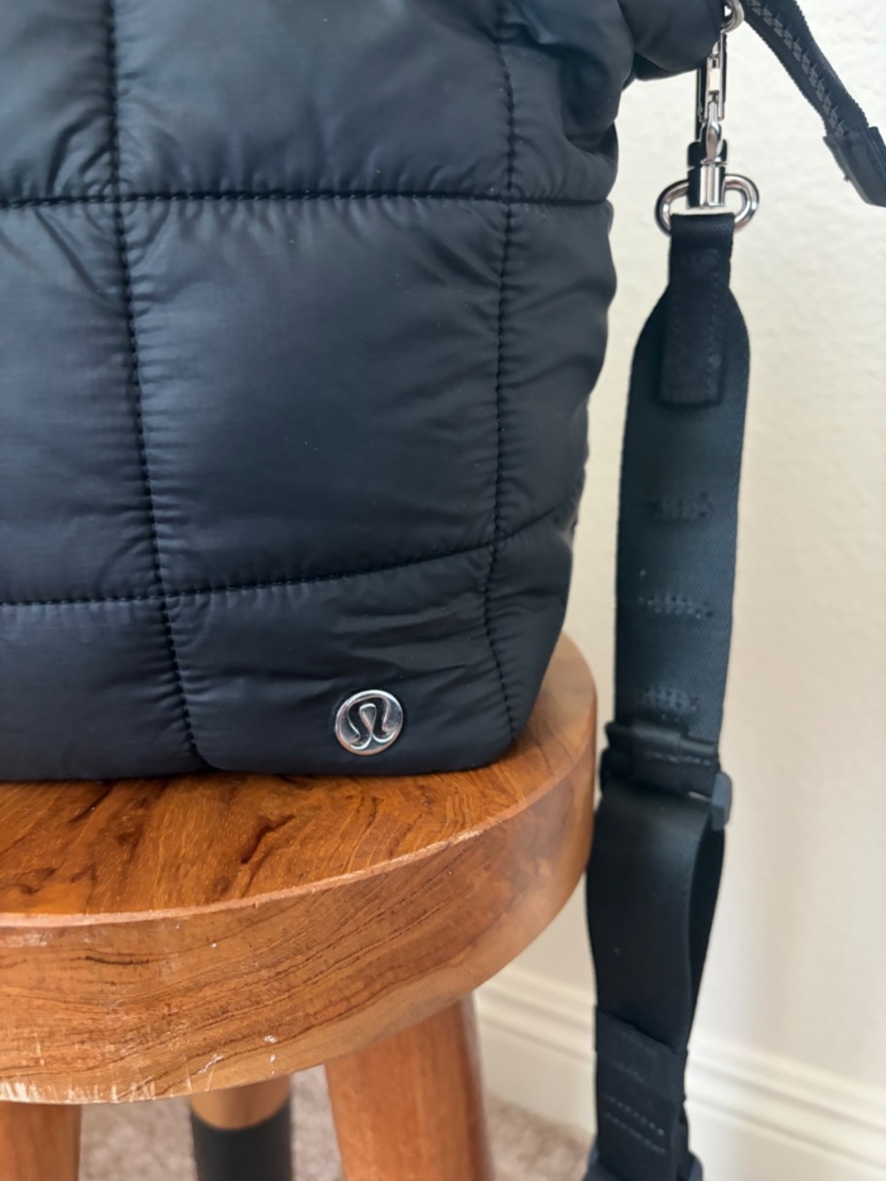 Lululemon Quilted Grid Tote Bag Mini 5L *Black* - Picture 3 of 10
